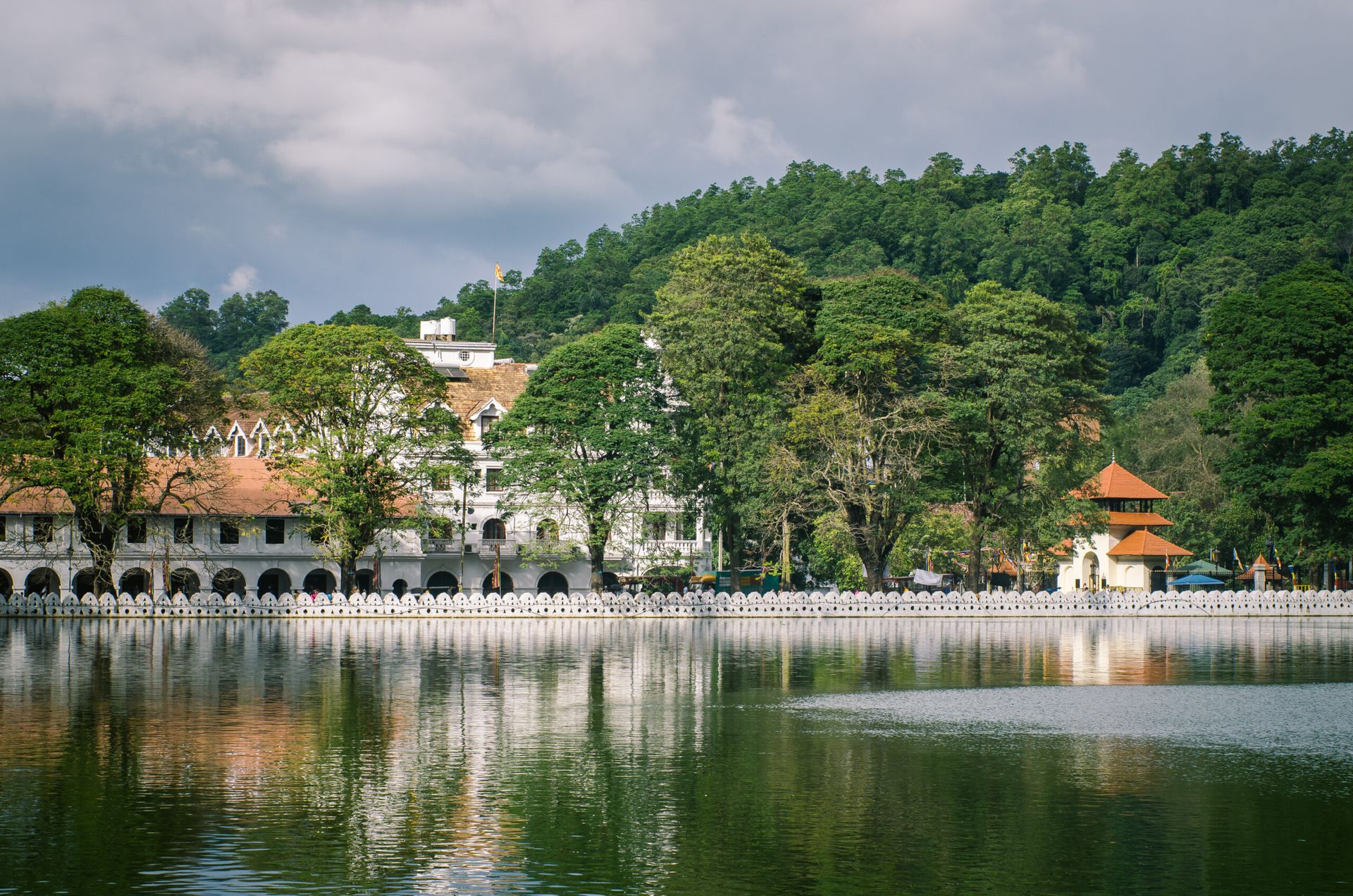Kandy Lake next to lush greenery