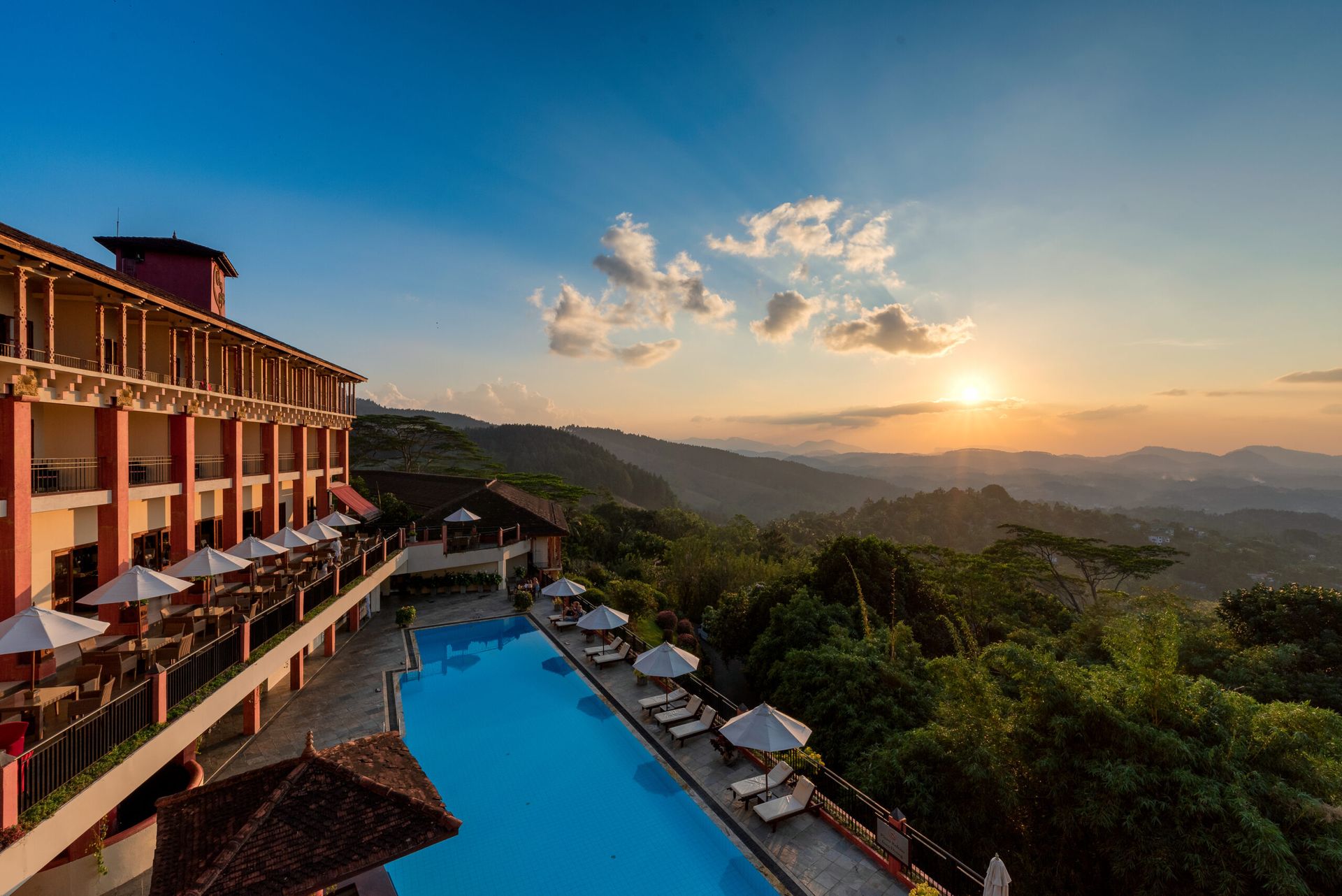 Pool overlooking the mountains and foliage at Amaya Hills Kandy