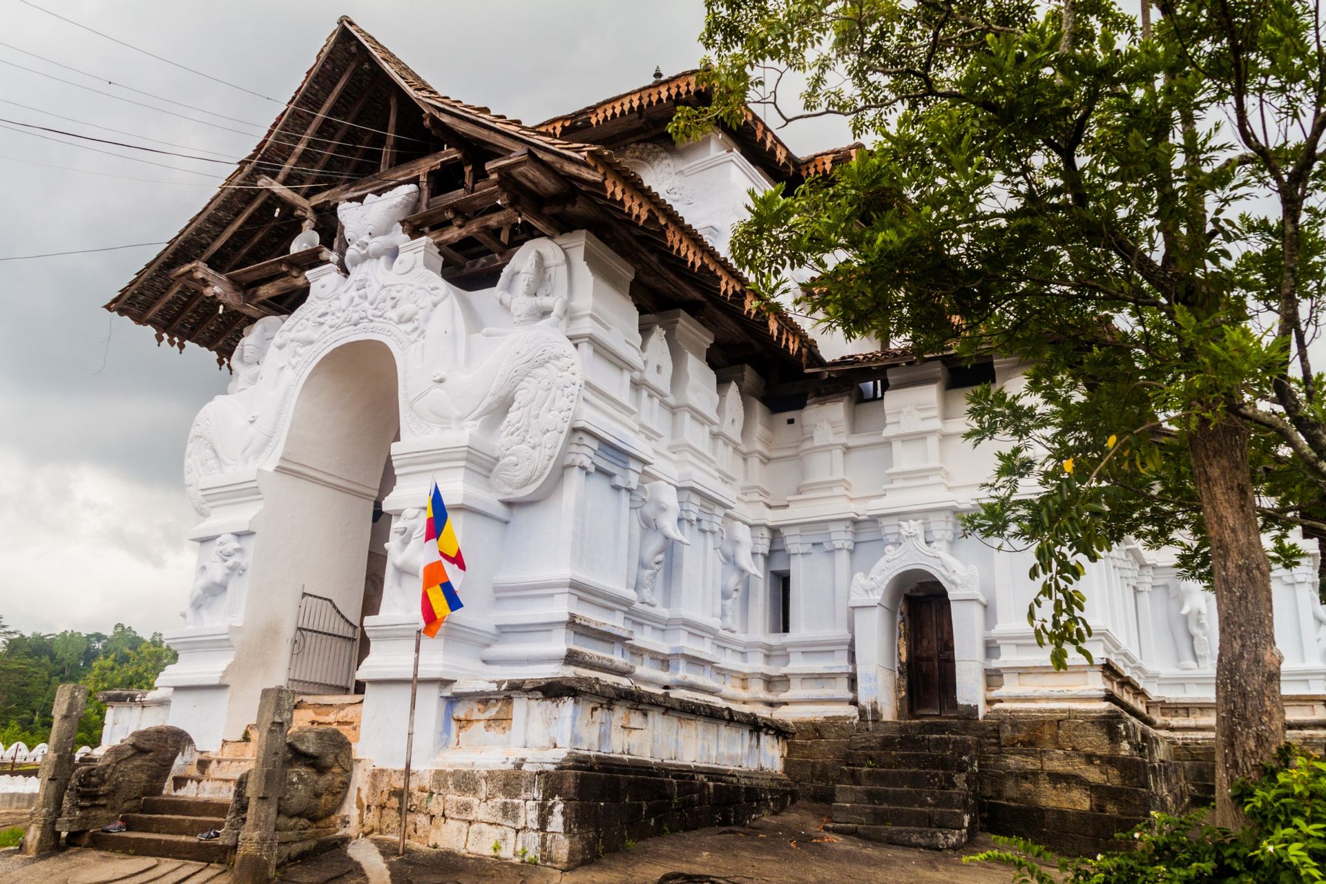 The majestic Lankatilaka temple