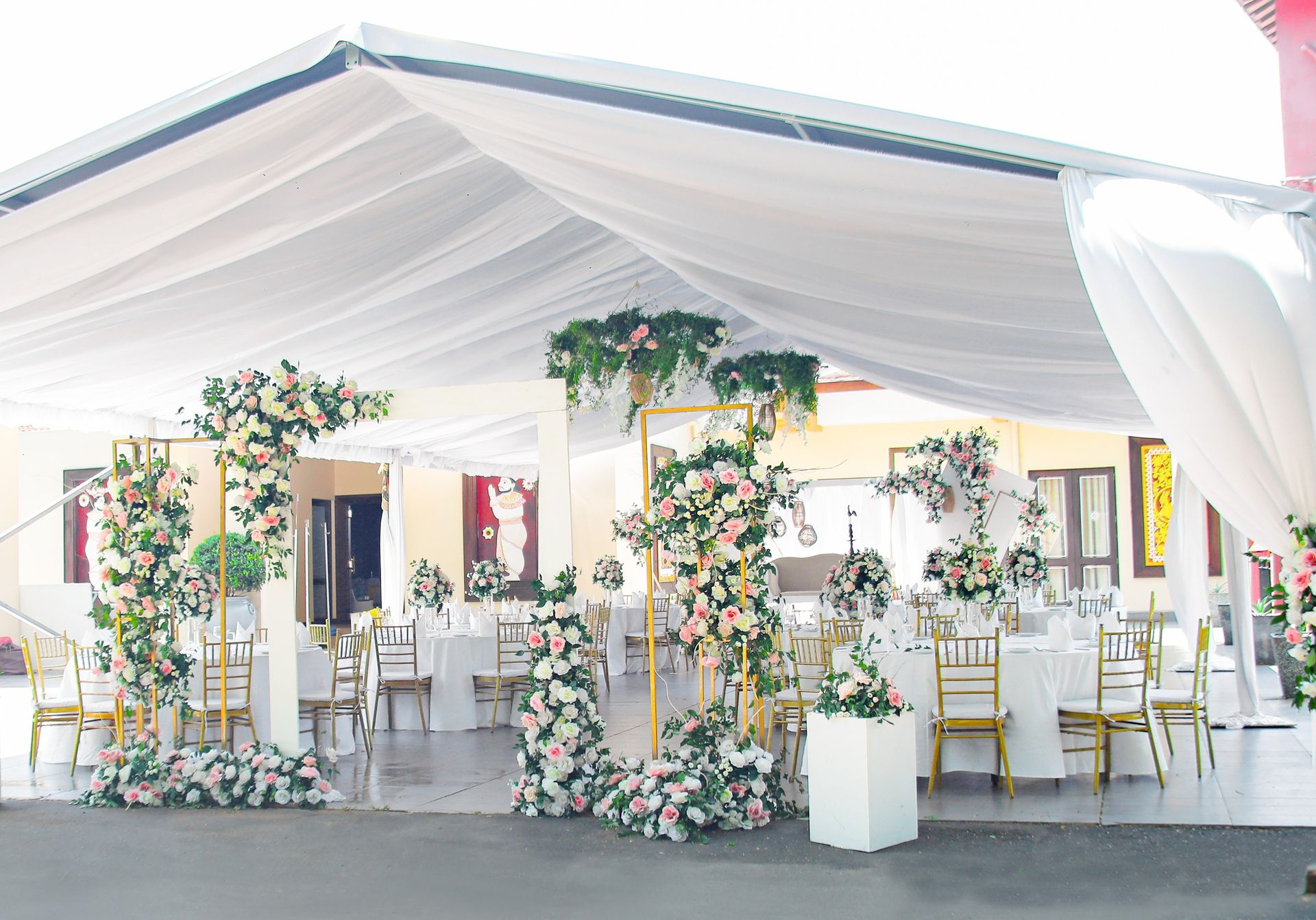 A wedding reception with outdoor seating at Amaya Hills Kandy