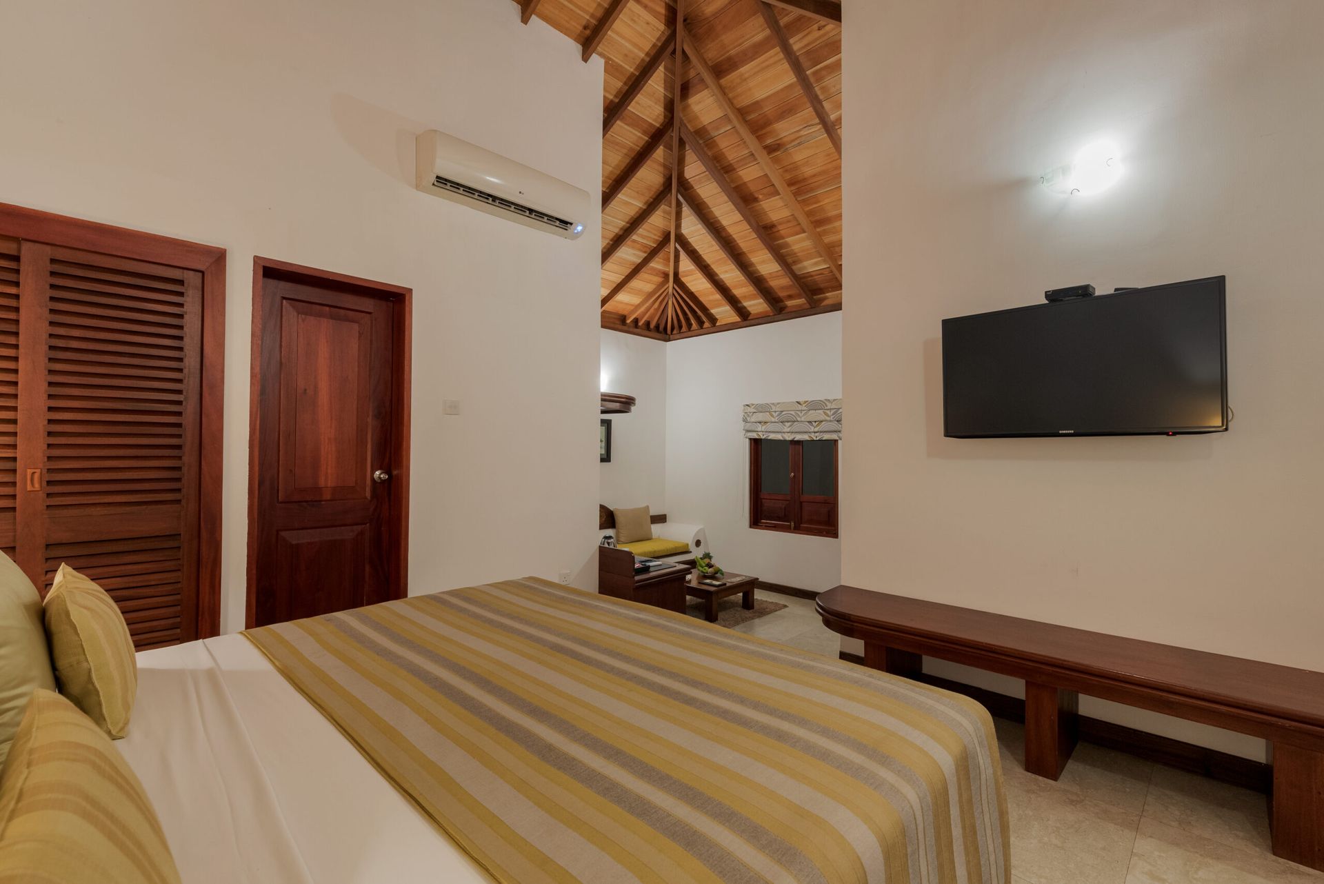 Cosy standard villa with vaulted ceiling at Amaya Lake Dambulla