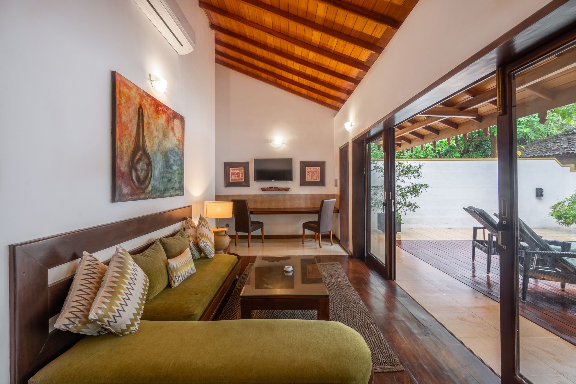 Sitting area of a deluxe suite with plunge pool at Amaya Lake Dambulla