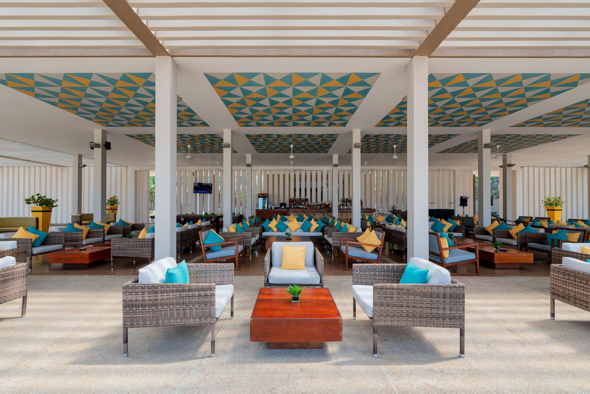 Outdoor seating at aqua bar at Amaya Beach Pasikudah