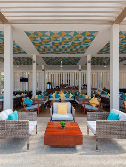 Outdoor seating at aqua bar at Amaya Beach Pasikudah