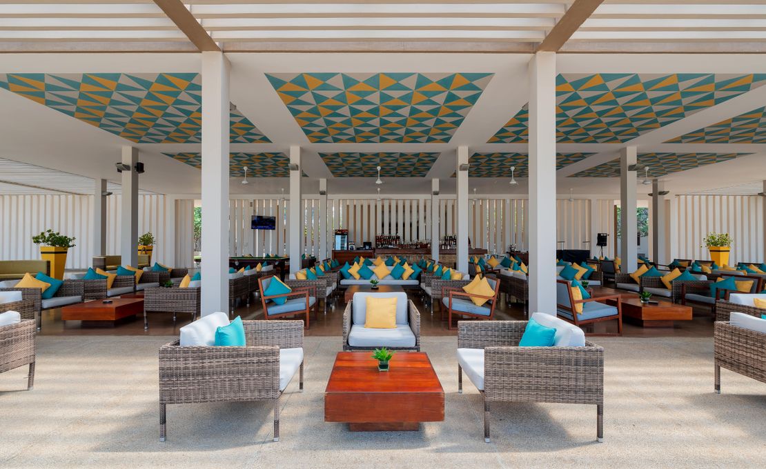 Outdoor seating at aqua bar at Amaya Beach Pasikudah